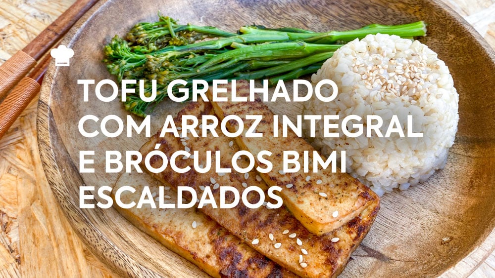 Tofu Grelhado com Arroz Integral e Brócolos Bimi Escaldados